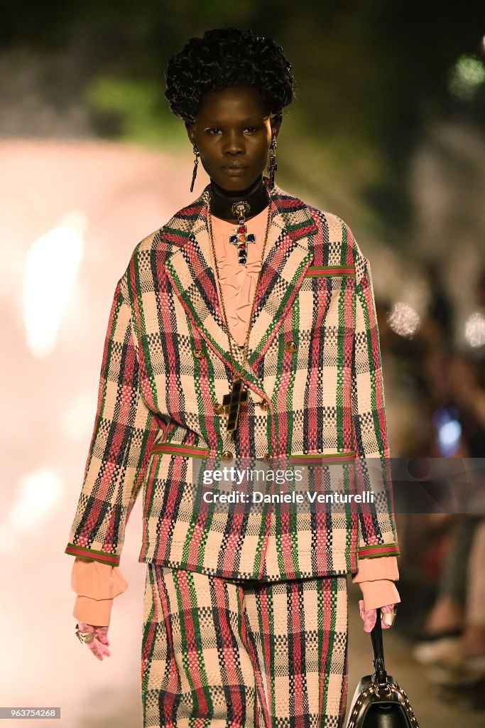 Gucci Cruise 2019 - Fashion Show