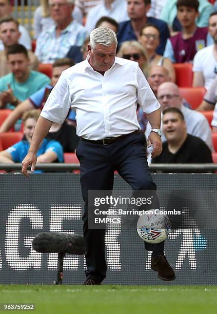 Aston Villa manager Steve Bruce Aston Villa v Fulham - Sky Bet Championship - Final - Wembley Stadium .