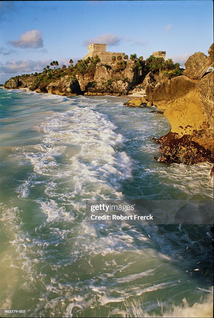 Mexico, Quintana Roo, Tulum, El Castillo and coastline