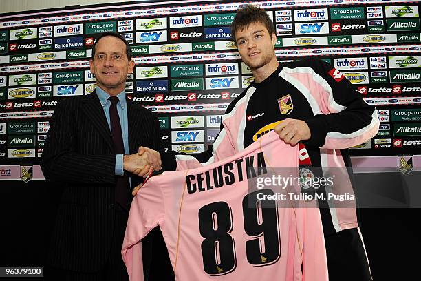 New Palermo signing Ondrej Celustka shows his new shirt as vice-president Guglielmo Micciche looks on at Tenente Carmelo Onorato Sports Center on...