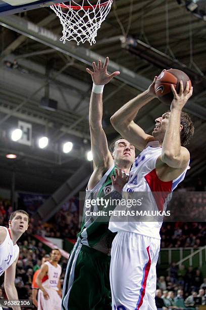 Lgiris Kaunas's Mirza Begic vies with CSKA Moscow Dmitry Sokolov during their Euroleague basketball Championship match in Kaunas, on February 3,...