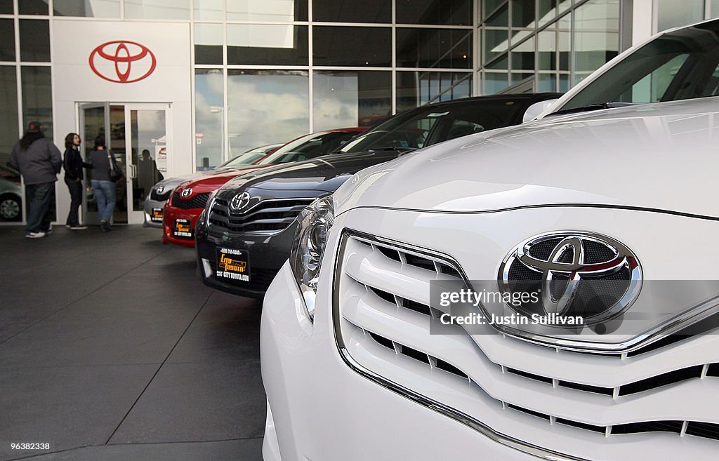 Toyota Crisis Mounts as U.S. Steps Up Pressure to Fix Vehicles
