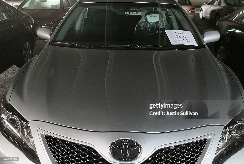 Toyota Crisis Mounts as U.S. Steps Up Pressure to Fix Vehicles