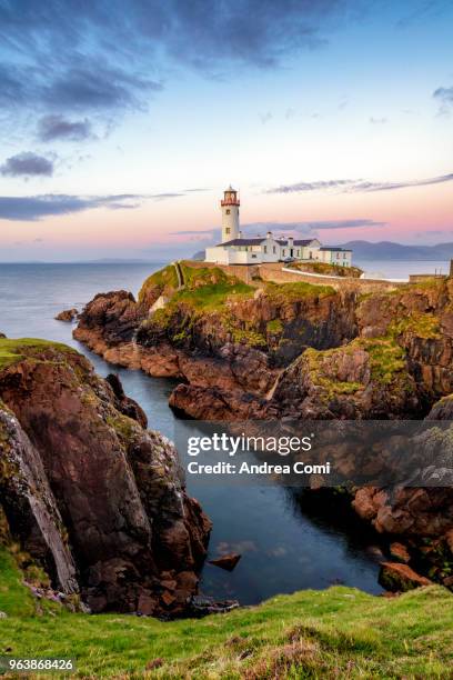 fanad head lighthouse, county donegal, ulster region, republic of ireland, europe. - andrea comi stock-fotos und bilder