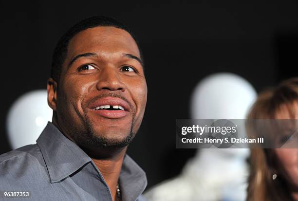 Former NFL Player Michael Strahan attends the DRIVE4COPD Drivers Meeting at the ESPNZone on February 3, 2010 in New York City.