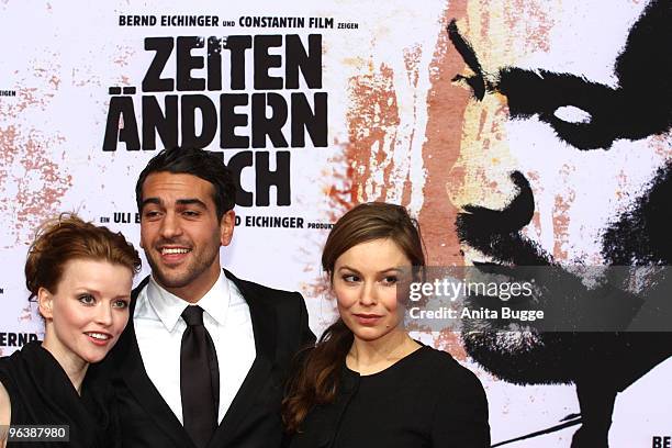 Actors Karoline Schuch, Elyas M'Barek and Mina Tander attend the 'Zeiten Aendern Dich' German Premiere on February 3, 2010 in Berlin, Germany.