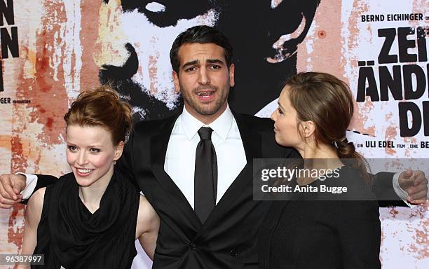 Actors Karoline Schuch, Elyas M'Barek and Mina Tander attend the 'Zeiten Aendern Dich' German Premiere on February 3, 2010 in Berlin, Germany.