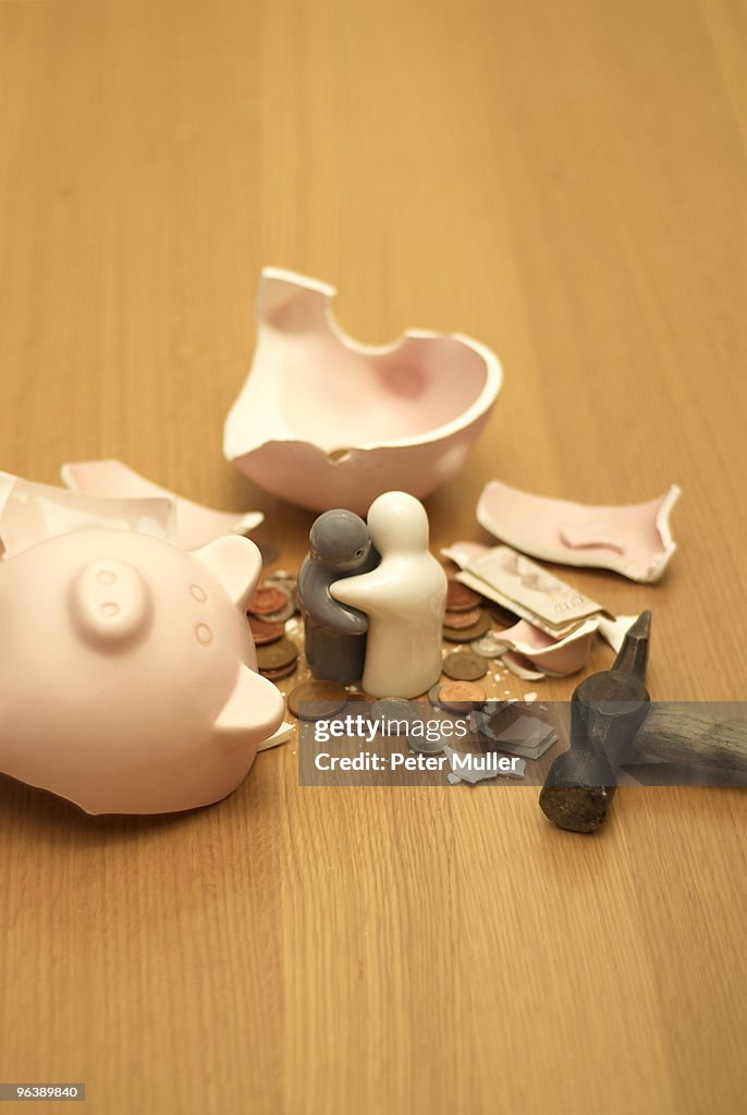 Small figures and smashed piggy bank