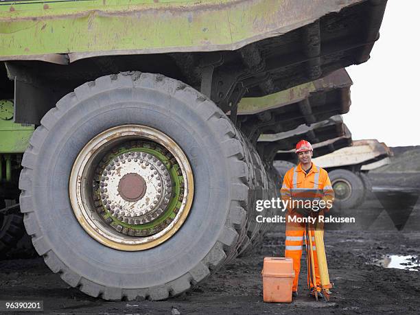 coal miner with surveying equipment - mineur de charbon photos et images de collection