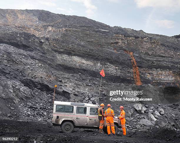 Range Rover Mining 1,307 Land Rover Stock Photos, High-Res Pictures, and Images - Getty Images
