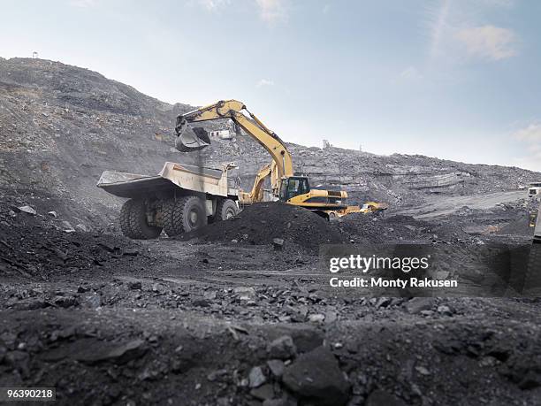 digger working in coal mine - kohlengrube stock-fotos und bilder