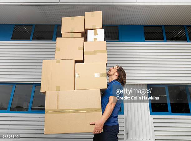 man carrying stack of boxes - schleppe kleidung stock-fotos und bilder
