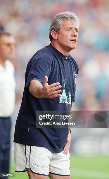 Man City Manager Kevin Keegan gives instructions during the Nationwide Division One match between Manchester City and Crewe Alexandra played at Maine...