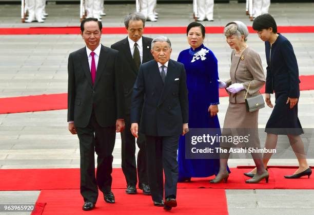 Vietnamese President Tran Dai Quang and his wife Nguyen Thi Hien attend the welcome ceremony with Emperor Akihito and Empress Michiko at the Imperial...