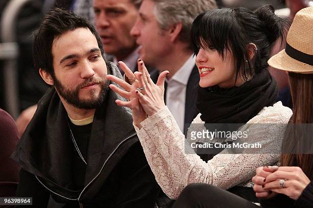 Pop star Ashlee Simpson and husband musician Pete Wentz attend the game between the Washington Wizards and the New York Knicks at Madison Square...