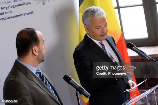- Le Vice-Premier Ministre et Ministre des Affaires étrangères Didier Reynders reçoit une délégation de l'opposition syrienne présidée par M. Nasr...