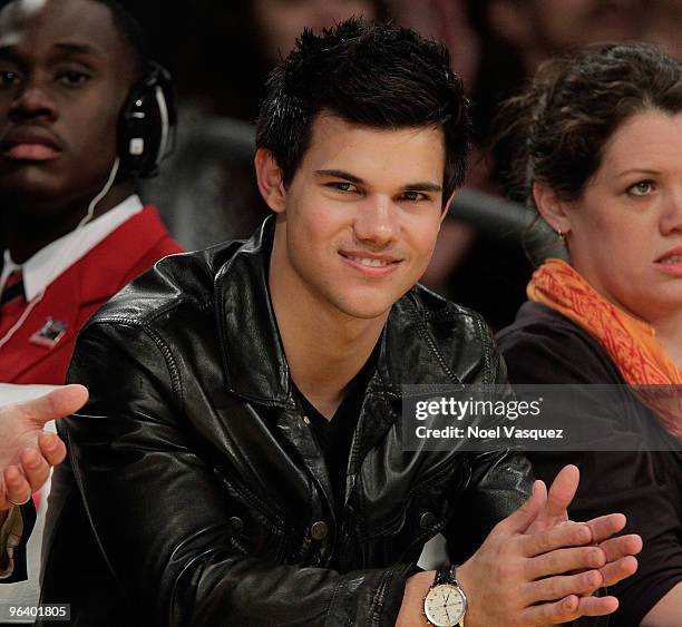 Taylor Lautner attends a game between the Charlotte Bobcats and the Los Angeles Lakers at Staples Center on January on February 3, 2010 in Los...