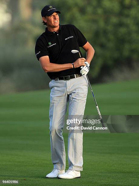 Maarten Lafeber of The Netherlands plays his third shot at the par 5, 10th hole during the first round of the 2010 Omega Dubai Desert Classic on the...