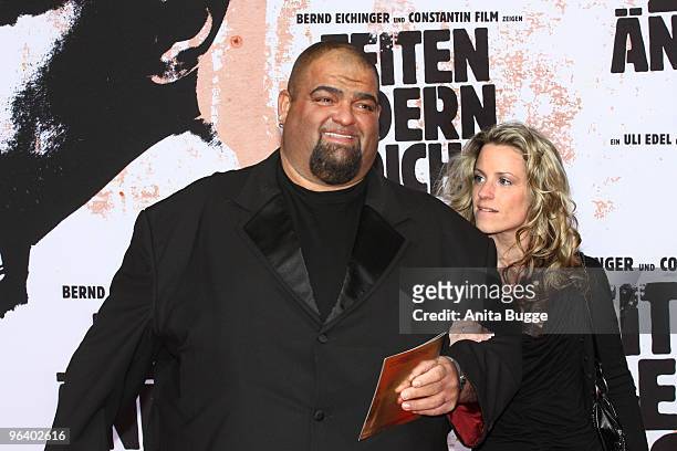 Extra Hakan Orbeyi and friend attend the 'Zeiten Aendern Dich' German Premiere on February 3, 2010 in Berlin, Germany.