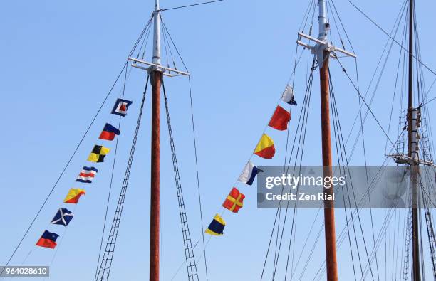 mast riggings and flags on blunose ii in lunenburg, nova scotia - albero maestro foto e immagini stock