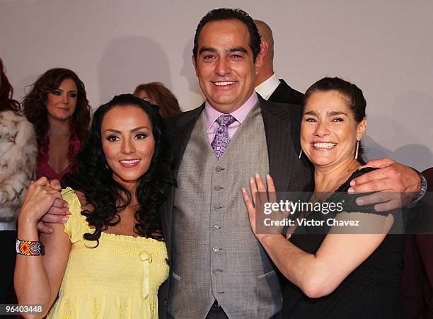 Actress Ivonne Montero, actor Omar Fierro and actress Gabriela Roel attends the "La Loba" Soap Opera launch press conference and photo call at...