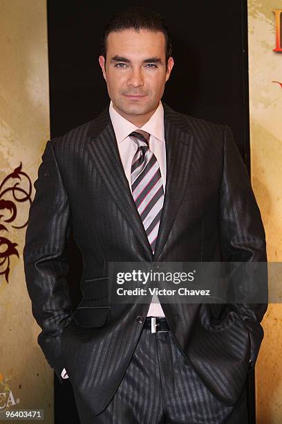 Actor Mauricio Islas attends the "La Loba" Soap Opera launch press conference and photo call at Restaurante El Lago on February 3, 2010 in Mexico...