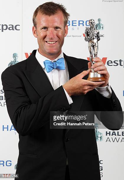 New Zealand rower Mahe Drysdale wins the Sportsman of the Year Award during the 2009 Halberg Awards at Sky City on February 4, 2010 in Auckland, New...