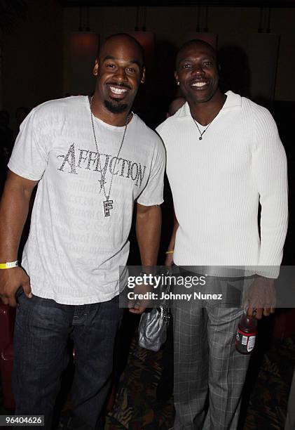 Players Donovan McNabb and Terrell Owens attend the Moves Magazine Annual Super Bowl Gala on February 3, 2010 in Hallandale, Florida.