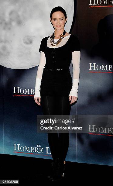 Actress Emily Blunt attends a photocall for "El Hombre Lobo" at the Santo Mauro Hotel on February 4, 2010 in Madrid, Spain.