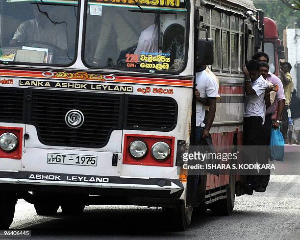 Sri Lankan commuters ride an overcrowded bus in Kelaniya on January 19, 2010. AFP PHOTO/Ishara S. KODIKARA