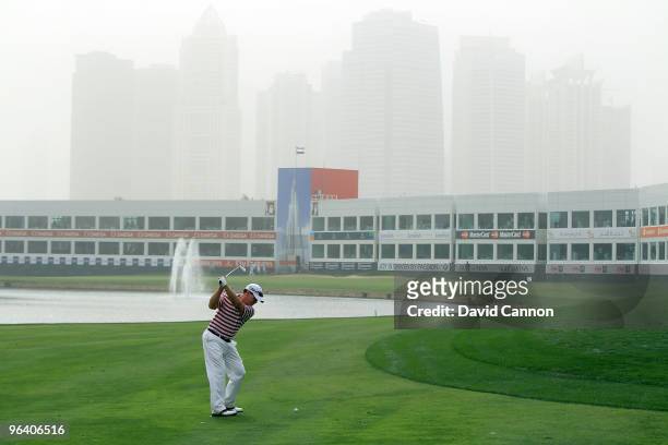Tom Watson of the USA plays his second shot to the par 4, 9th hole during the first round of the 2010 Omega Dubai Desert Classic on the Majilis...