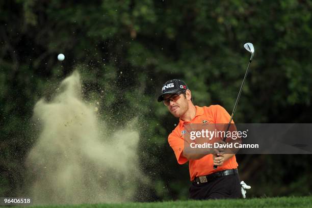 Louis Oosthuizen of South Africa plays his third shot to the par 4, 14th hole during the first round of the 2010 Omega Dubai Desert Classic on the...