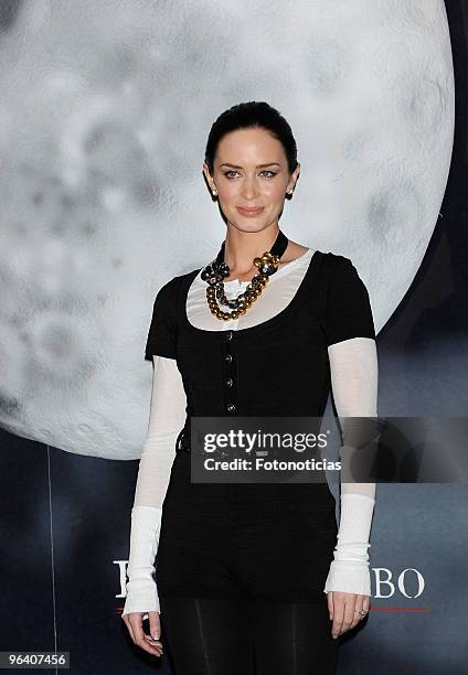 Actress Emily Blunt attends a photocall for 'El Hombre Lobo' at the Santo Mauro Hotel on February 4, 2010 in Madrid, Spain.