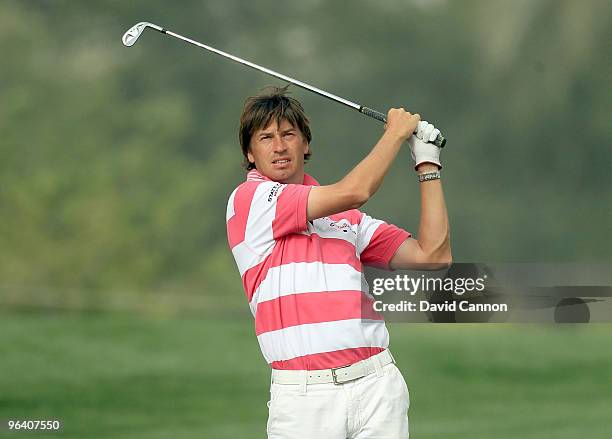 Robert-Jan Derksen of The Netherlands plays his second shot to the par 4, 14th hole during the first round of the 2010 Omega Dubai Desert Classic on...