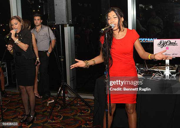 Recording artist Melanie Fiona performs at the Moves Magazine Annual Super Bowl Gala on February 3, 2010 in Hallandale, Florida.