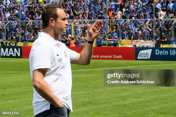 Coach Dirk Lottner of 1.FC Saarbruecken during the Third League Playoff Leg 2 match between TSV 1860 Muenchen and 1.FC Saarbruecken at Stadion an der...