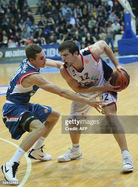 Caja Laboral's Teletovic Mirza vies with Cibona's Radosevic Leon during their Euroleague basketball match in Zagreb, Croatia on Feburary 4, 2010 AFP...