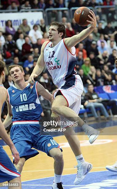 Caja Laboral's Teletovic Mirza challenges Cibona's Radosevic Leon during their Euroleague basketball match in Zagreb, Croatia on Feburary 4, 2010....
