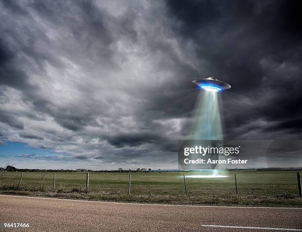 ufo - flying saucer fotografías e imágenes de stock