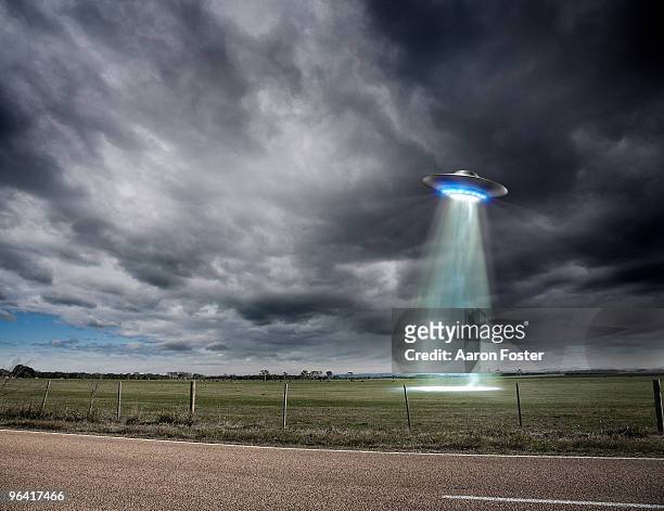ufo - flying saucer stock pictures, royalty-free photos & images