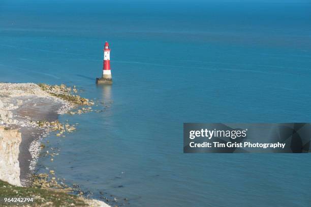 the lighthouse at beachy head - red beacon stock pictures, royalty-free photos & images