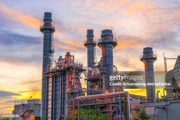 oil refinery,power plant - oil refinery stock-fotos und bilder