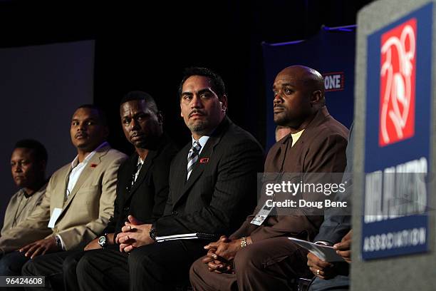 Center Kevin Mawae of the Tennessee Titans and President of the NFL Player's Association , former NFL running backs Ricky Watters and Barry Sanders...