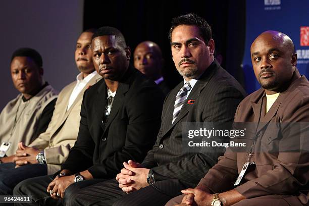 Center Kevin Mawae of the Tennessee Titans and President of the NFL Player's Association , former NFL running backs Ricky Watters and Barry Sanders...