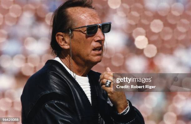 Owner Al Davis of the Los Angeles Raiders looks on during a circa 1980s game at Los Angeles Memorial Coliseum in Los Angeles, California.