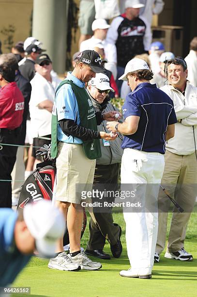Farmers Insurance Open: Golf instructor and coach Butch Harmon with Phil Mickelson and caddie Jim Mackay during Sunday play at Torrey Pines GC. La...