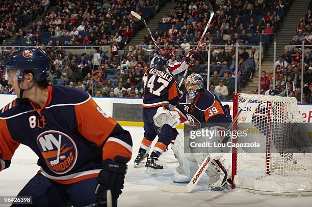 New York Islanders goalie Rick DiPietro in action vs Washington Capitals. Uniondale, NY 1/26/2010 CREDIT: Lou Capozzola