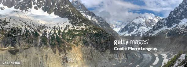 view of the “mer de glace” (sea of ice) glacier, on the right: “les grandes jorasses” at 4208m, from the montenvers historic train station in chamonix - chamonix train stockfoto's en -beelden