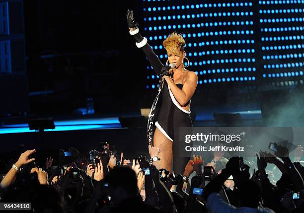 Singer Rihanna performs onstage at the Pepsi Super Bowl Fan Jam on February 4, 2010 in Miami Beach, Florida.