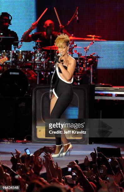 Singer Rihanna performs onstage at the Pepsi Super Bowl Fan Jam on February 4, 2010 in Miami Beach, Florida.
